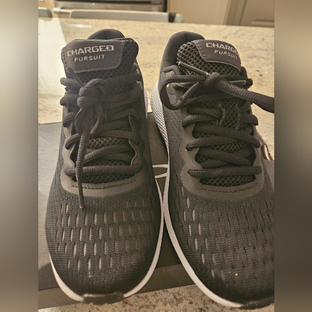 Under Armour Charged Pursuit US7 womens